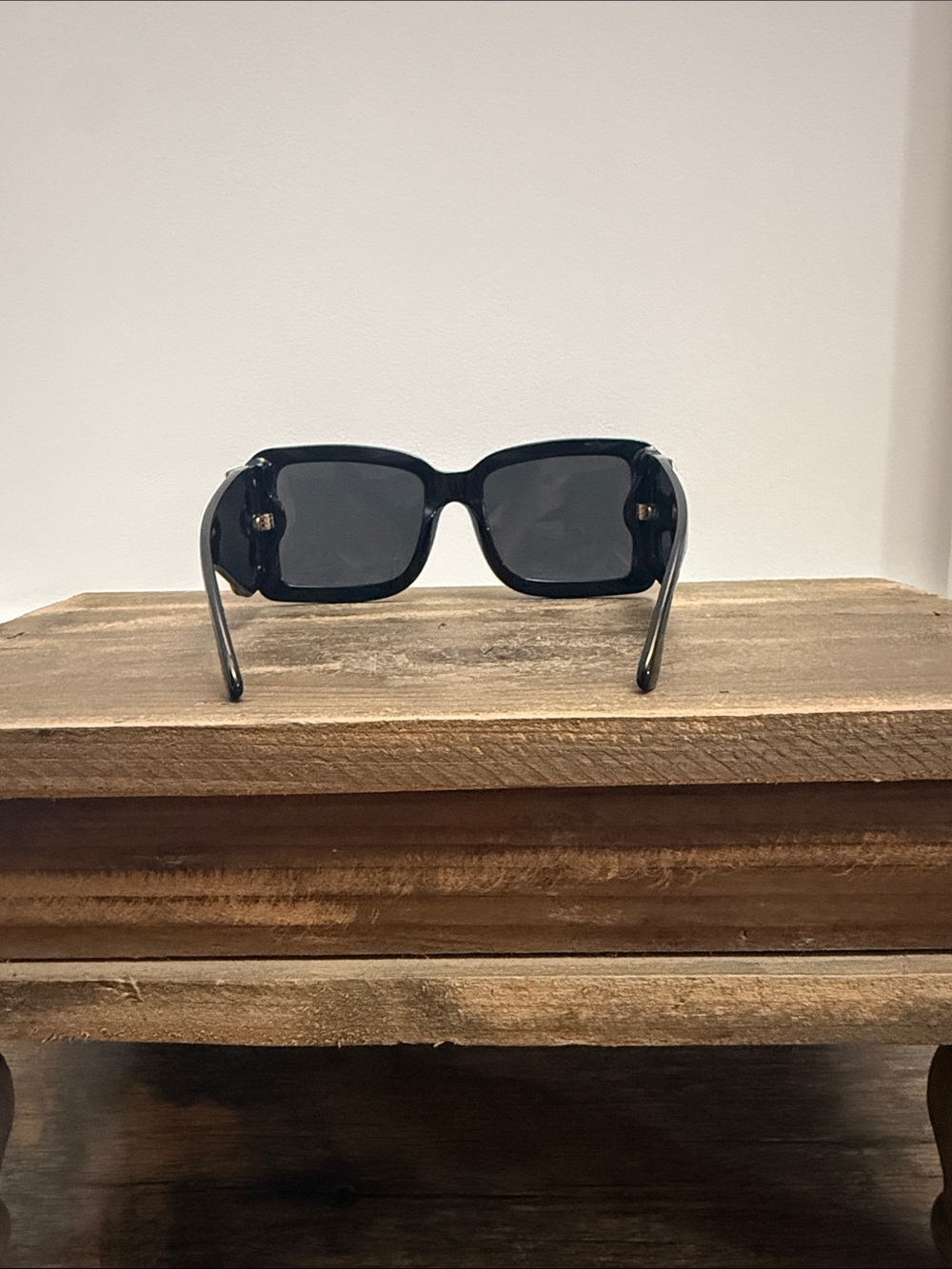 Burberry Frith BE4312 Oversized Square Sunglasses - Black/Gold - Picture 6 of 10